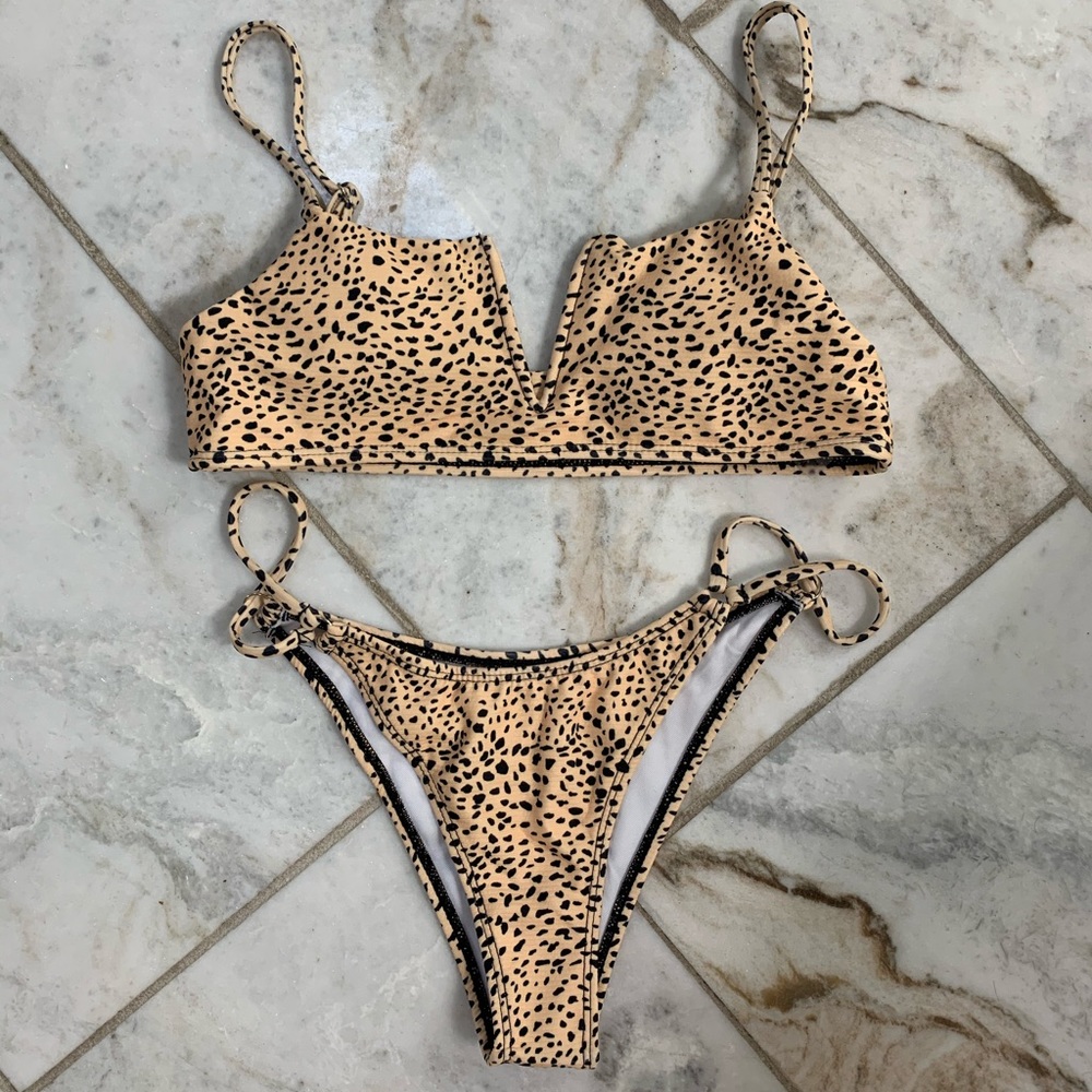 PRE ORDER NOW! Leopard print bikini - Picture 2 of 3